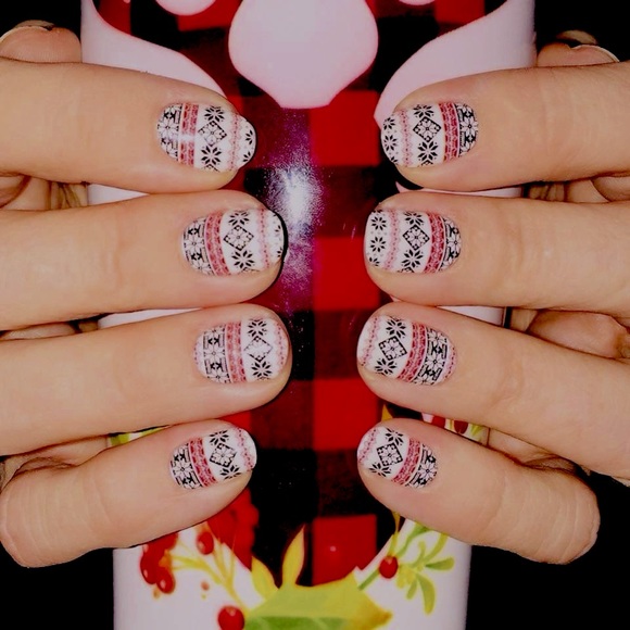 Color Street - Fleece Navidad (Hard to Find set) - Picture 2 of 5